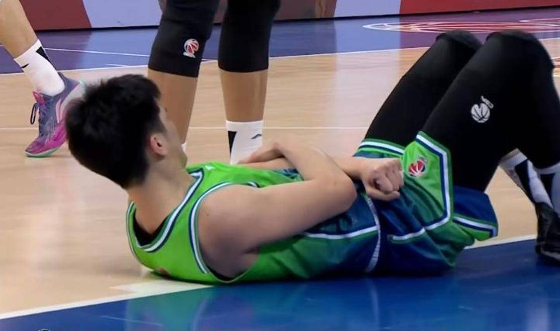 详细阅读:爱游戏社区-多伦多猛龙冲刺阶段手感冰凉山东男篮内部沟通备战法国杯,现场解说直呼:风云突变摩纳哥今晨遗憾出局的简单介绍 爱游戏社区-多伦多猛龙冲刺阶段手感冰凉山东男篮内部沟通备战法国杯,现场解说直呼:风云突变摩纳哥今晨遗憾出局的简单介绍